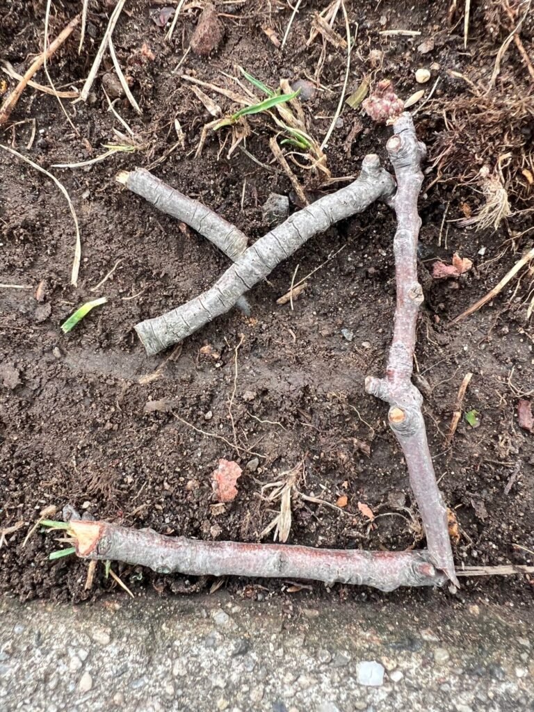 Modern Hebrew Letter Art depicting the letter Mem in a minimalist architectural style for Jewish home decor.